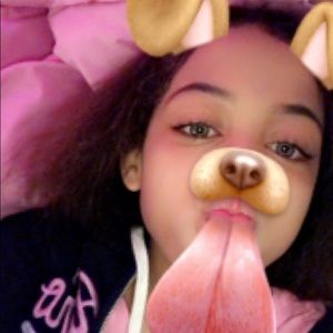 Meet your Posher, Lariona